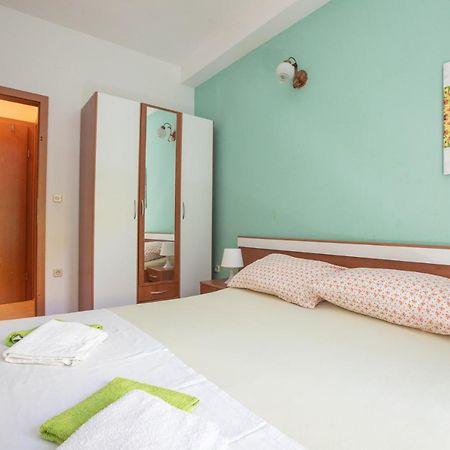 Vega Apartments Podgora Exterior photo